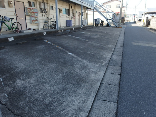 コーポいわおの駐車場