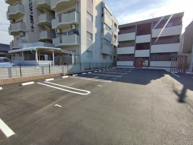D-avance薮田の駐車場