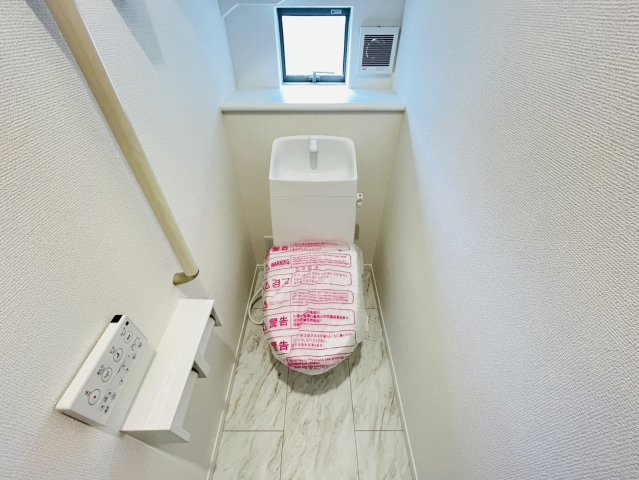 東海市富木島町伏見4-17-20『仲介手数料無料』新築戸建てのトイレ