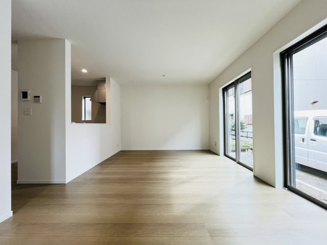 東海市富木島町伏見4-17-20『仲介手数料無料』新築戸建ての居間・リビング