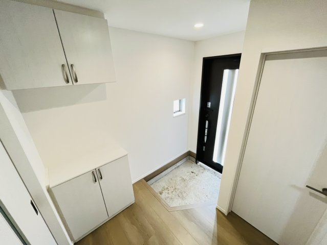 東海市富木島町伏見4-17-20『仲介手数料無料』新築戸建ての玄関