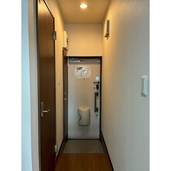 アンプルール　リーブル　ガーネットの玄関