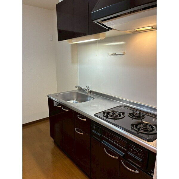 アンプルール　リーブル　ガーネットのキッチン