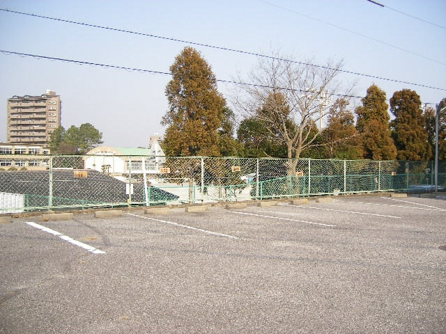コーポ山手の駐車場