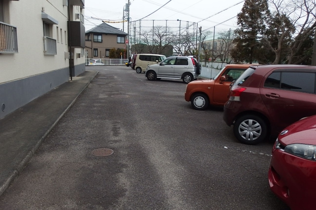 コーポ山手の駐車場