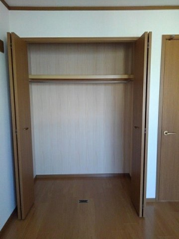 パ－クアドニス弐番館の収納