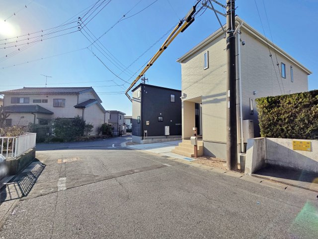 【前面道路含む現地写真】 | 知多市寺本台第3　1号棟