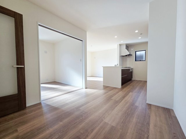 【前面道路含む現地写真】 | 知多市寺本台第3　2号棟