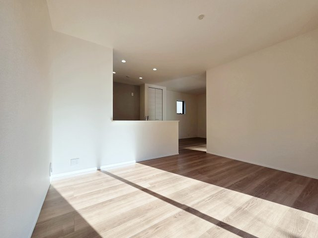 【前面道路含む現地写真】 | 知多市寺本台第3　2号棟