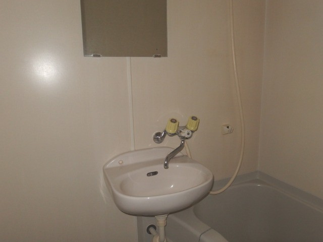 シャトレ城南Aの洗面所|別室イメージ