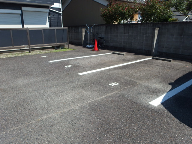 シャトレ城南Aの駐車場