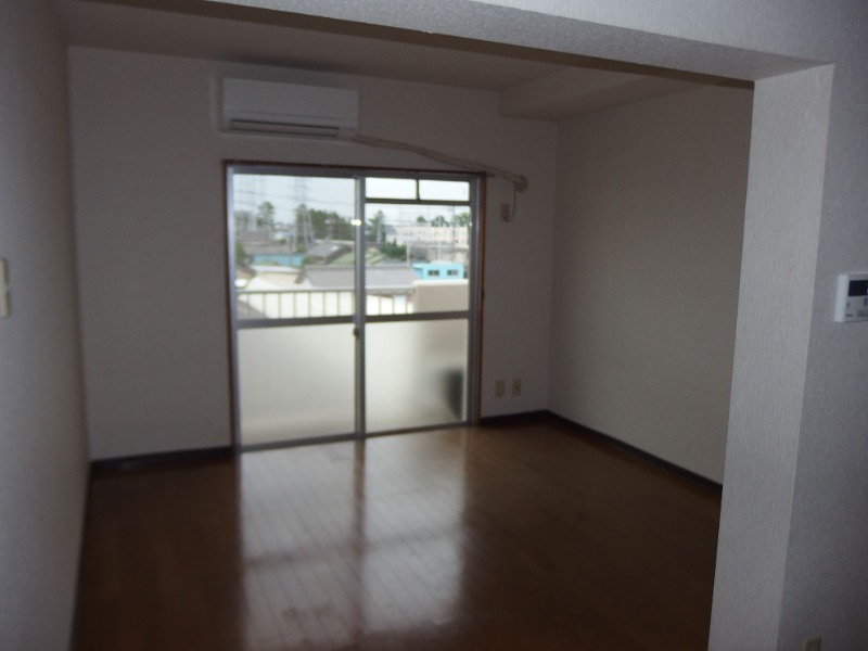 ニューシーズ宮地の居間・リビング