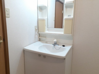 【洗面所】 | ヴィラ・シャルマン | 洗面所です