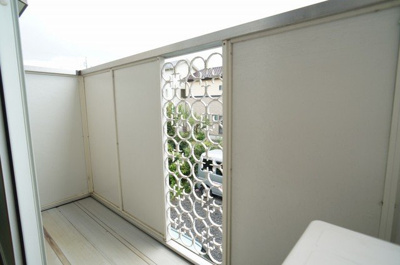 【バルコニー】 | エルディム山﨑 | 暖かな日差しのふりそそぐバルコニー