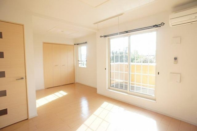 【居間・リビング】 | ヒルサイド・ブローテＡ | 居間です