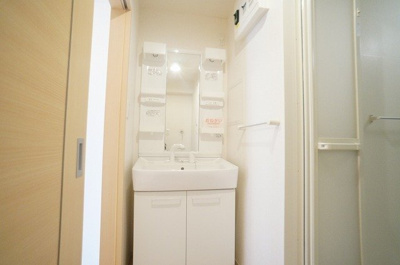 【洗面所】 | サニーフラットＣ | 明るい洗面所です