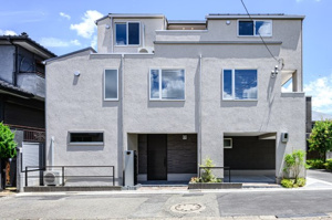 【外観】 | 南西角地+車庫+ルーバル付4LDK
完成済にてお気軽に即日内覧可能です！
2025年10月10日撮影