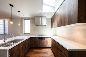 【キッチン】 | 家事動線良好なU字型キッチンを採用し料理の時間がエンタメに♪
2025年10月10日撮影