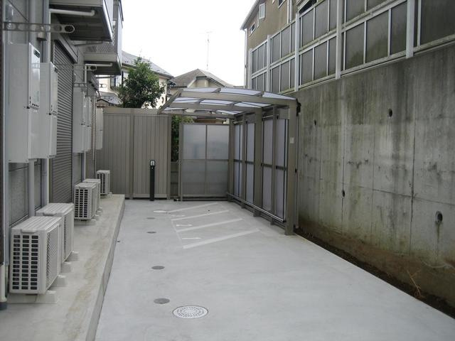 川崎市多摩区栗谷３丁目のアパートのロビー