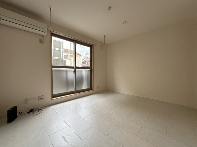 川崎市多摩区栗谷３丁目のアパートの居間・リビング