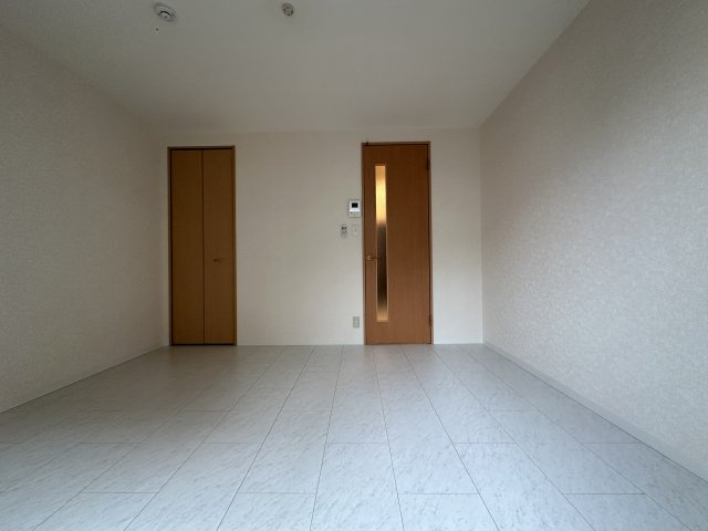 川崎市多摩区栗谷３丁目のアパートの居間・リビング