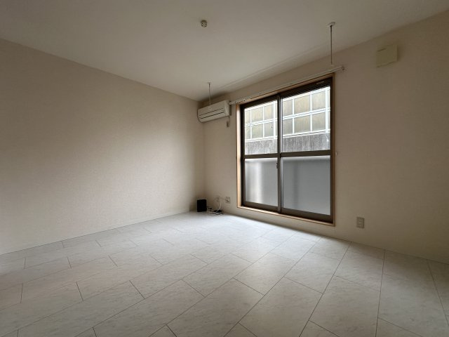 川崎市多摩区栗谷３丁目のアパートの居間・リビング