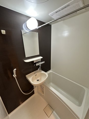 川崎市多摩区栗谷３丁目のアパートの浴室