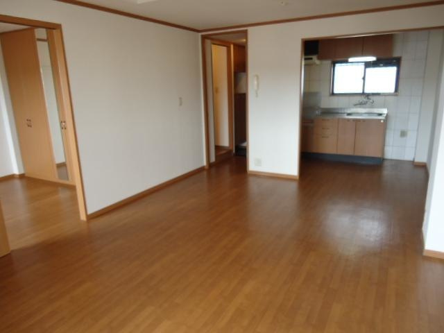 川崎市多摩区生田２丁目の賃貸マンションの居間・リビング