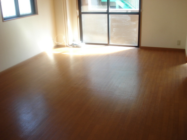 川崎市多摩区生田２丁目の賃貸マンションの居間・リビング