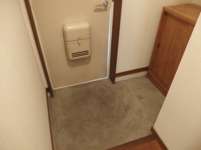 ファミール高畑の玄関