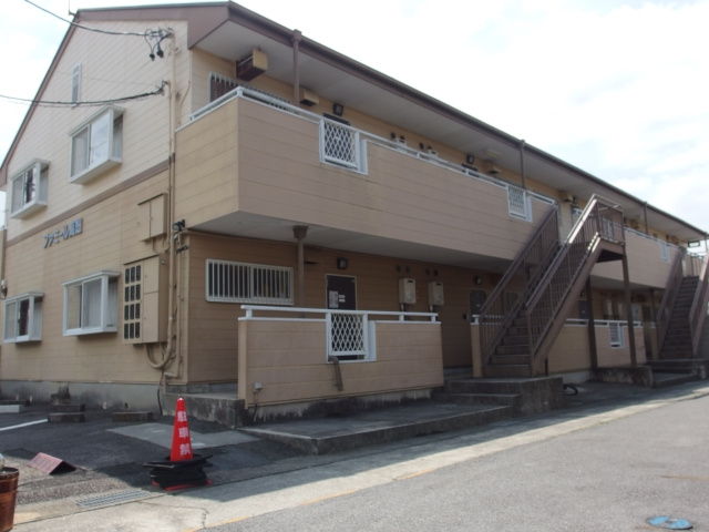 ファミール高畑の外観
