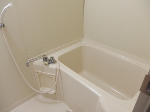 ファミール高畑の浴室