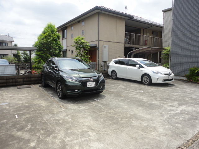 ミルプランタンの駐車場|★敷地内駐車場★　★バイク駐輪可（中型まで）★