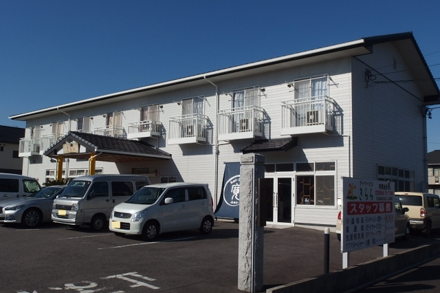 ホワイトテラス城南の外観