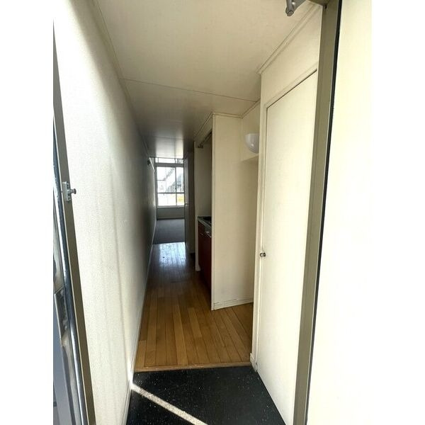 西岡崎駅前アールの玄関