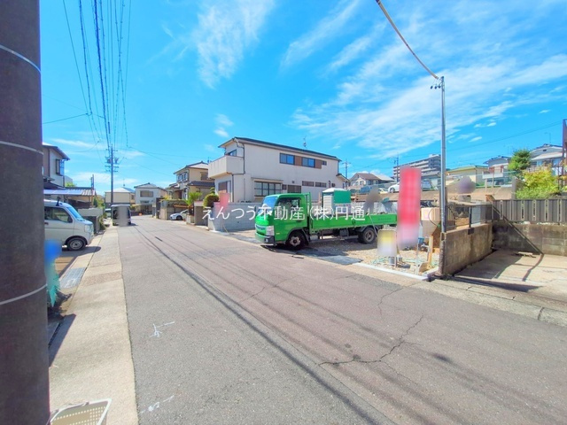 ハートフルタウン鳴丘3期の前面道路含む現地写真