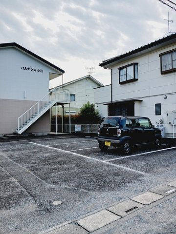 パルデンス小川の駐車場