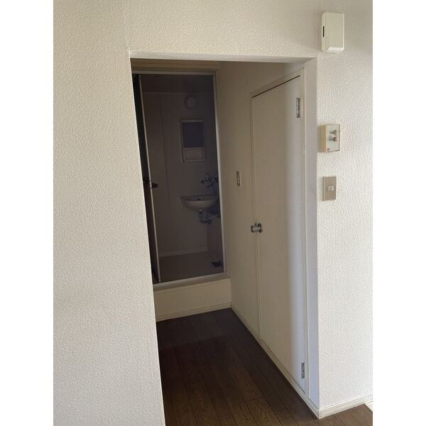 やなぎハイツの玄関