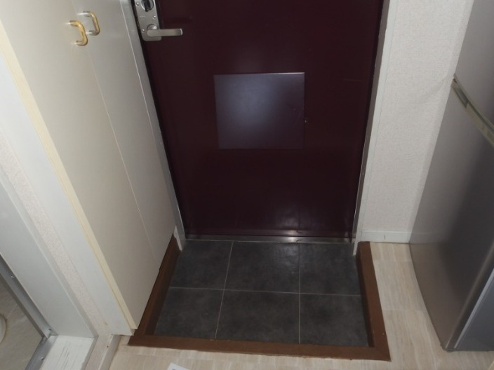 プレジール岡崎の玄関