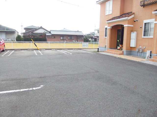 サン・ヴィラＢの駐車場