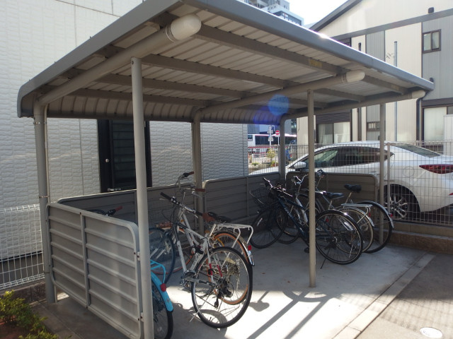 サンリット三建のエントランス