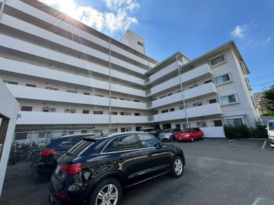 【駐車場】 | ユニライフ住吉Ⅱ | 玄関にシューズボックスありますよ！玄関周りもスッキリ片付きますね♪