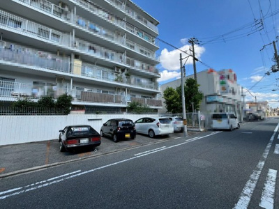 【駐車場】 | ユニライフ住吉Ⅱ | ＴＶモニター付きインターホンですので、突然の来客時にも外の様子が確認できて安心です♪