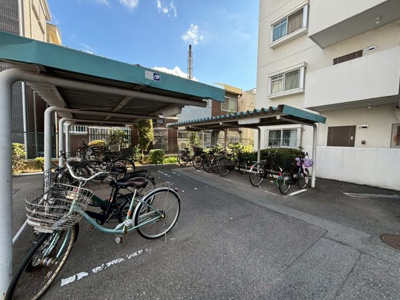 【駐輪場】 | ユニライフ住吉Ⅱ | 駐輪場に屋根があるので、雨の日に自転車が濡れにくく嬉しいですね！