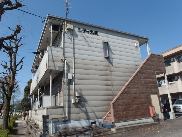 シティ丸和の駐車場