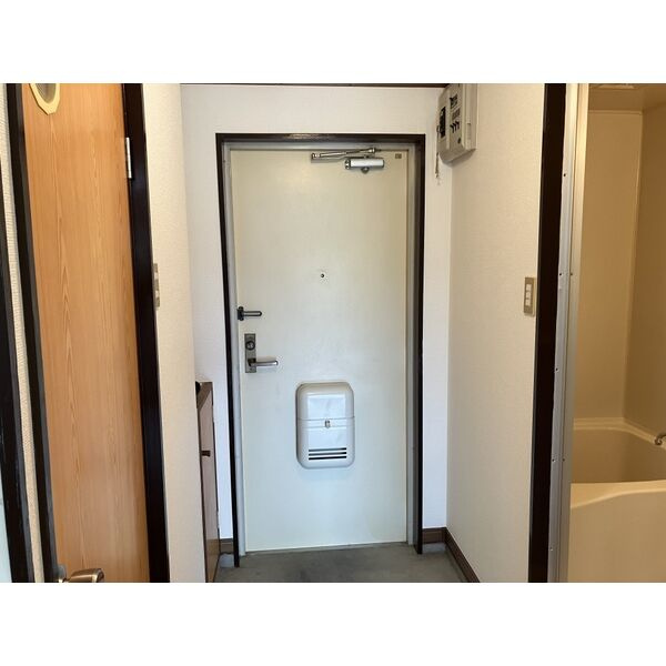 ファミールＮの玄関