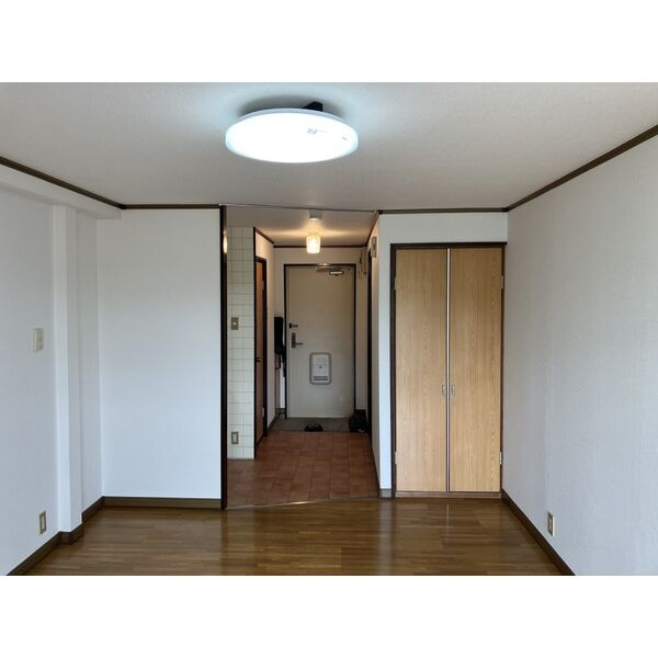 ファミールＮの居間・リビング