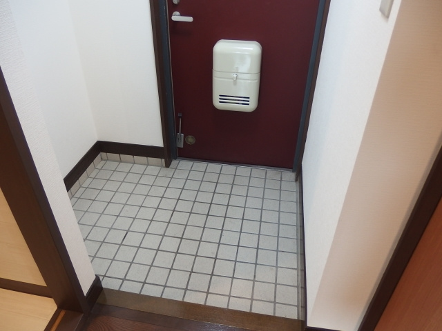 ドミールFUTABAの玄関