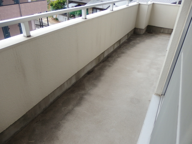 ドミールFUTABAのバルコニー