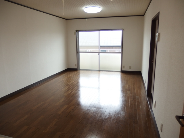 ドミールFUTABAの居間・リビング